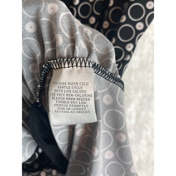 Worthington Stretch Medium Short Sleeve Black White Surplice Top Dots Circles - Picture 4 of 8